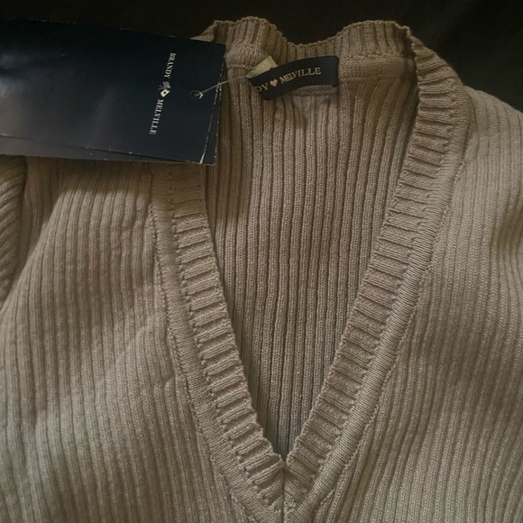 Brandy Melville Brown Sweater - Picture 2 of 2
